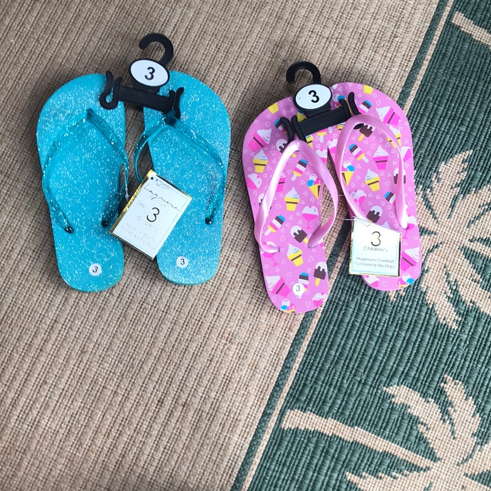 Two brand new pairs of flip flops